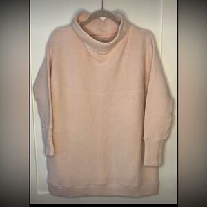 Cozy pink O’Neill scoop neck women’s sweater size SMALL pink